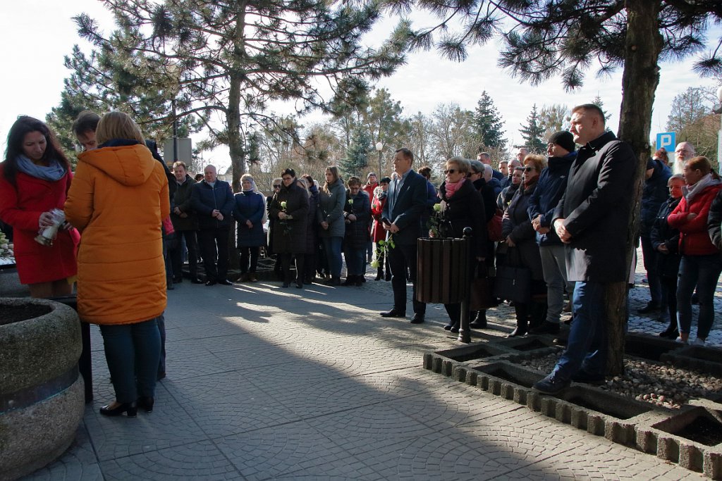 Ostrołęka: Urzędnicy złożyli hołd zmarłemu koledze [20.03.2019] - zdjęcie #15 - eOstroleka.pl