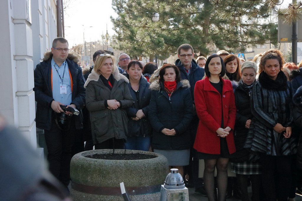 Ostrołęka: Urzędnicy złożyli hołd zmarłemu koledze [20.03.2019] - zdjęcie #21 - eOstroleka.pl