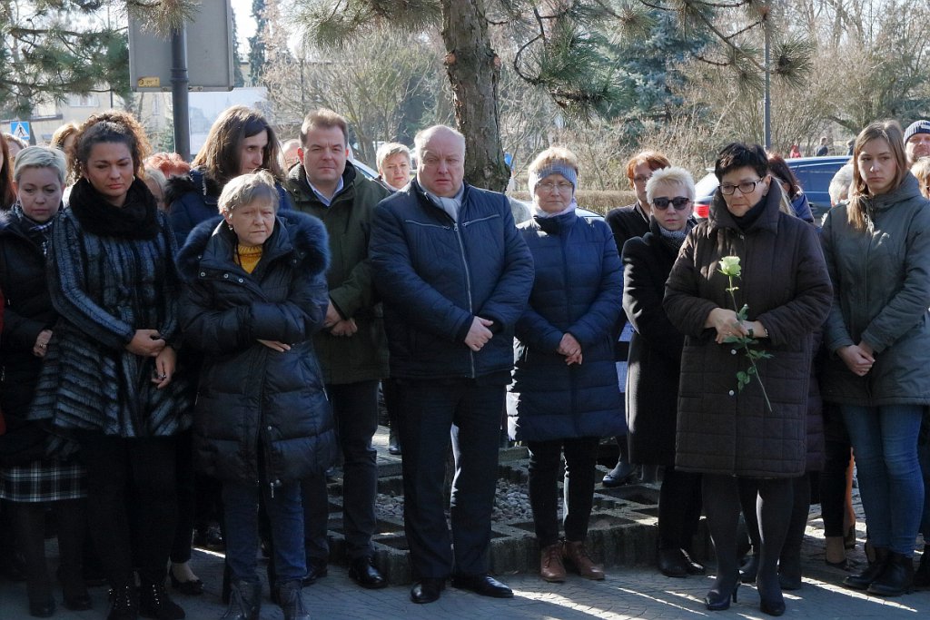Ostrołęka: Urzędnicy złożyli hołd zmarłemu koledze [20.03.2019] - zdjęcie #22 - eOstroleka.pl