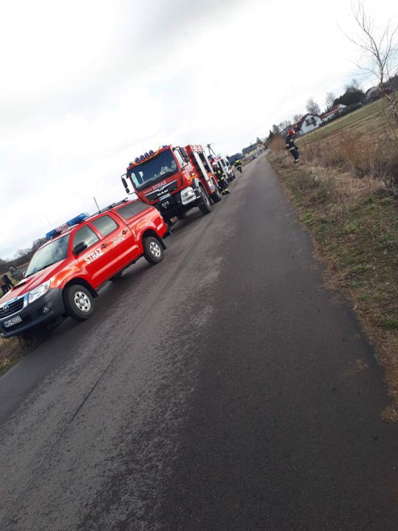 Wypadek podczas prac polowych w Zamościu [22.03.2019] - zdjęcie #1 - eOstroleka.pl