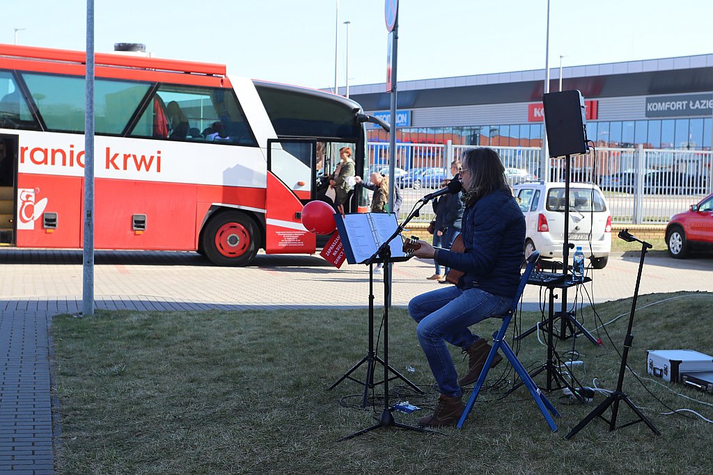 Akcja krwiodawstwa przed komendą policji [23.03.2019] - zdjęcie #1 - eOstroleka.pl