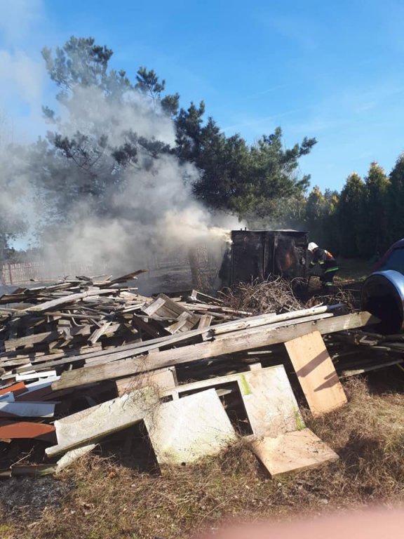 Pożar sortowni śmieci przy ulicy Przemysłowej [24.03.2019] - zdjęcie #1 - eOstroleka.pl