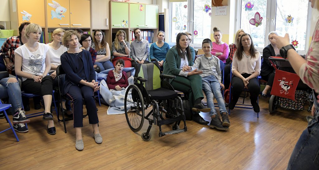 O pozycjonowaniu osób z niepełnosprawnością ruchową w „Kolorowej Szkole” [26.03.2019] - zdjęcie #2 - eOstroleka.pl