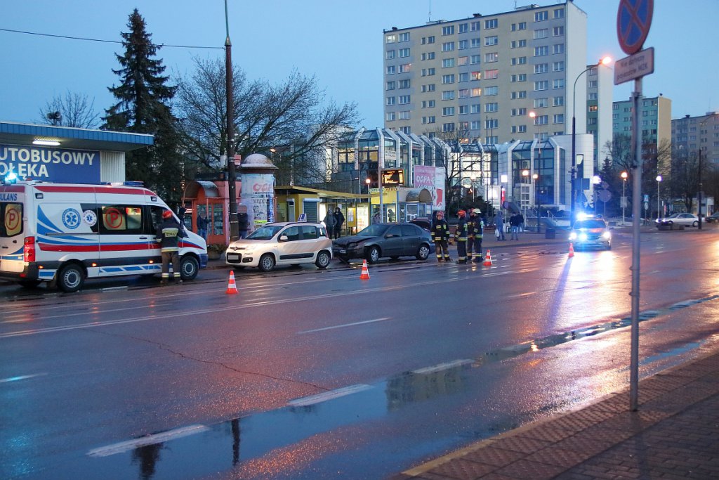 Kolizja z „elką” na ulicy Bogusławskiego [26.03.2019] - zdjęcie #11 - eOstroleka.pl