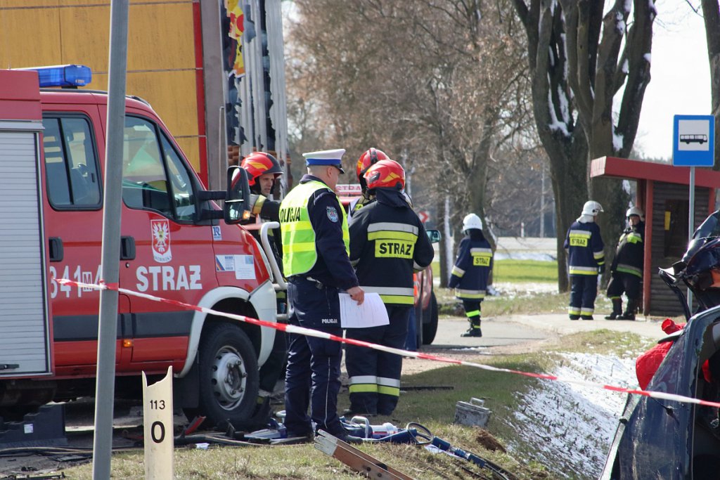 Koszmarny wypadek w Kordowie. Zginęło dwoje dzieci! [27.03.2019] - zdjęcie #16 - eOstroleka.pl