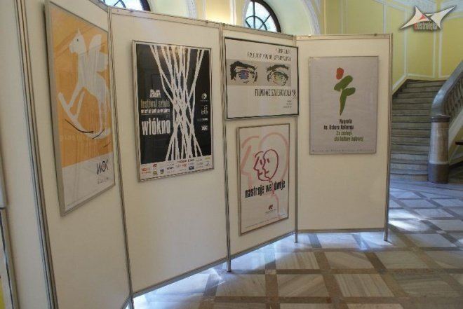 Warszawska wystawa Plakat Kurpiowski - Zenona Kowalczyka (15.07.2010) - zdjęcie #23 - eOstroleka.pl