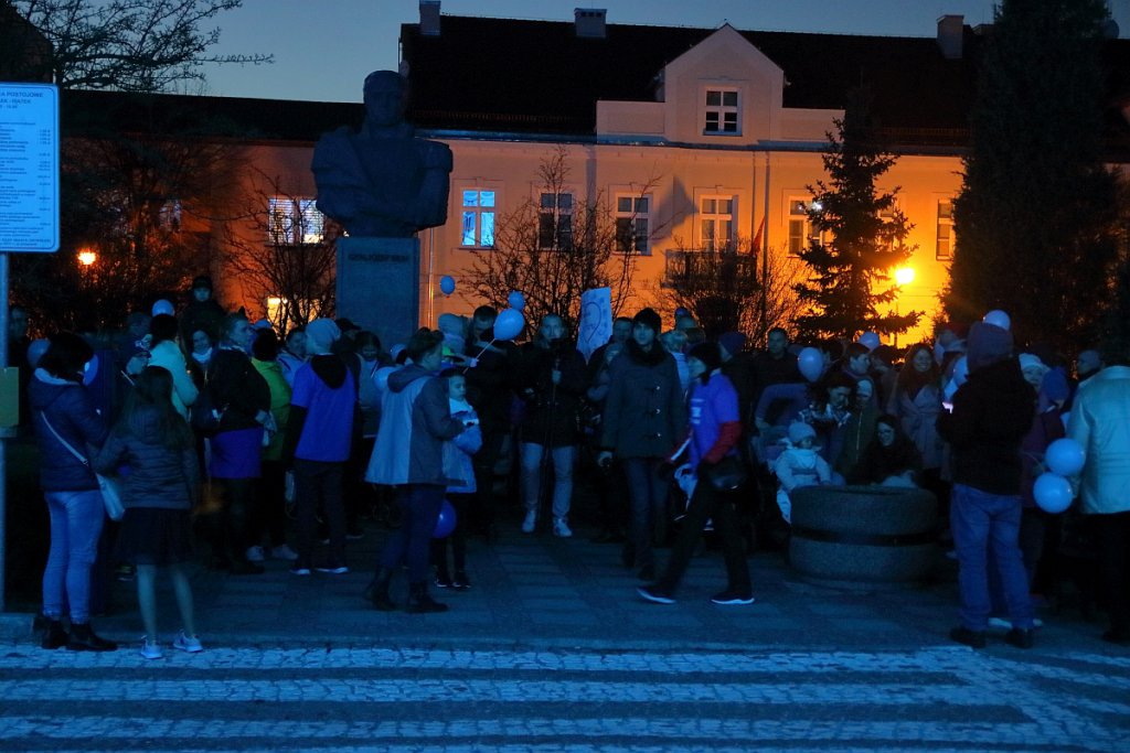 Niebieski Marsz w Ostrołęce [02.04.2019] - zdjęcie #89 - eOstroleka.pl