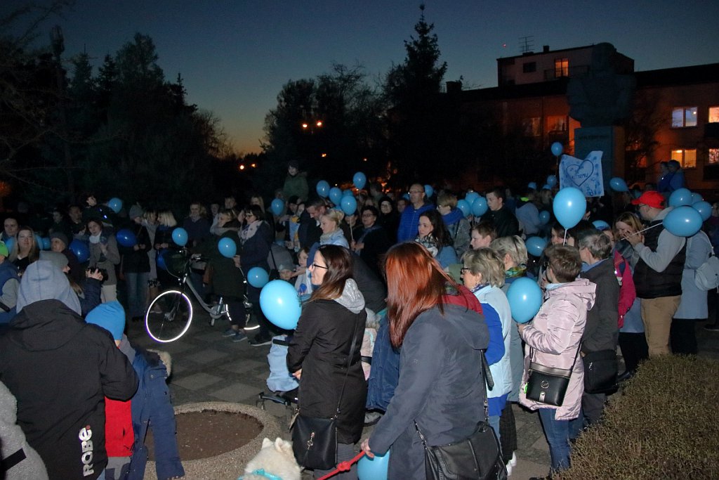 Niebieski Marsz w Ostrołęce [02.04.2019] - zdjęcie #2 - eOstroleka.pl