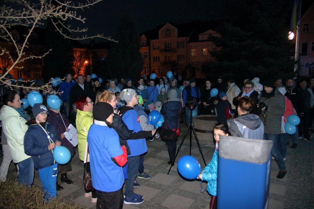 Niebieski Marsz w Ostrołęce [02.04.2019] - zdjęcie #1 - eOstroleka.pl