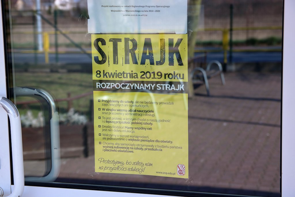 Strajk nauczycieli w ostrołęckich szkołach [08.04.2019] - zdjęcie #4 - eOstroleka.pl