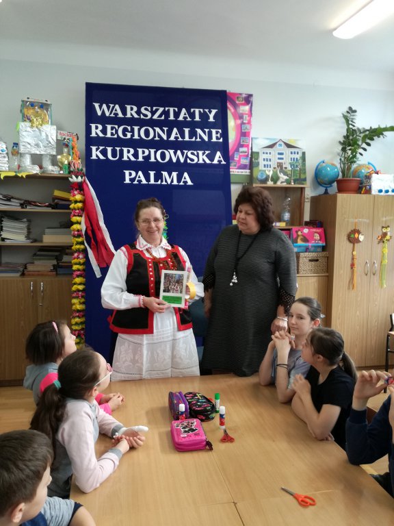 Warsztaty regionalne „Kurpiowska Palma” w SP nr 2 [08.04.2019] - zdjęcie #6 - eOstroleka.pl