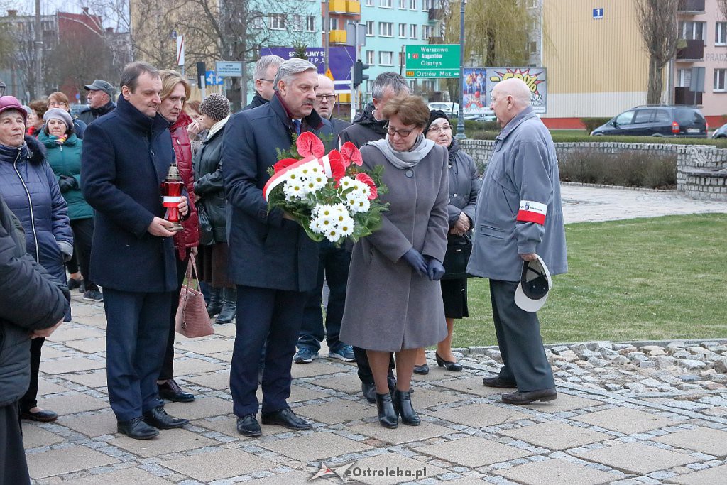 Ostrołęczanie oddali hołd ofiarom katastrofy smoleńskiej [10.04.2019] - zdjęcie #21 - eOstroleka.pl