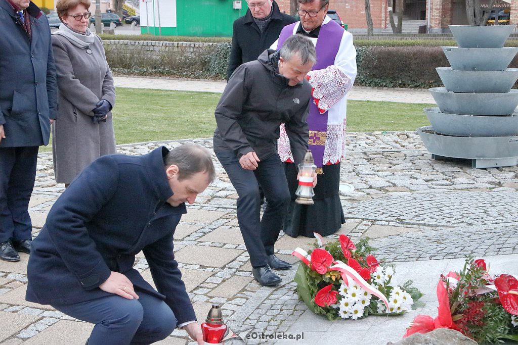 Ostrołęczanie oddali hołd ofiarom katastrofy smoleńskiej [10.04.2019] - zdjęcie #25 - eOstroleka.pl