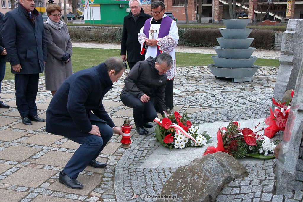 Ostrołęczanie oddali hołd ofiarom katastrofy smoleńskiej [10.04.2019] - zdjęcie #26 - eOstroleka.pl