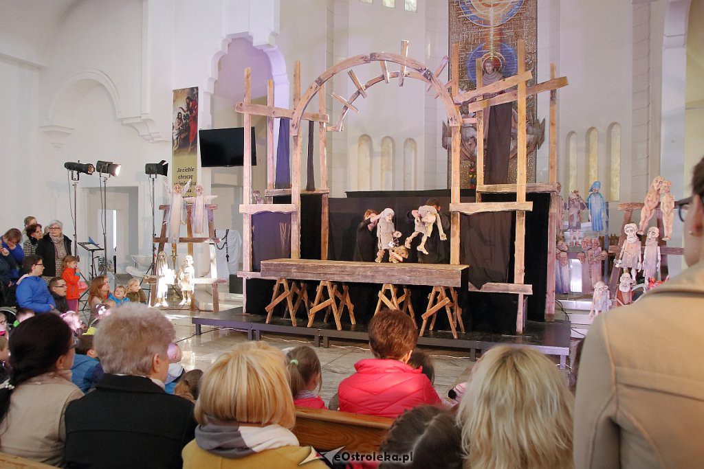 Spektakl „Pasja w kościele Św. Franciszka z Asyżu w Ostrołęce [14.04.2019] - zdjęcie #11 - eOstroleka.pl