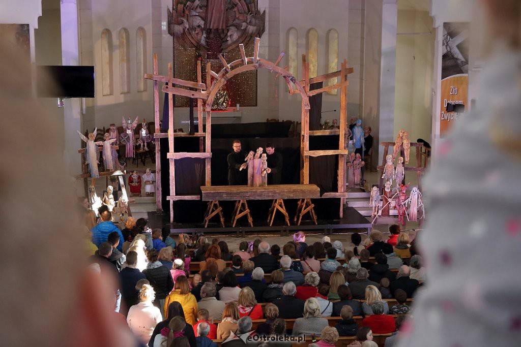 Spektakl „Pasja w kościele Św. Franciszka z Asyżu w Ostrołęce [14.04.2019] - zdjęcie #15 - eOstroleka.pl