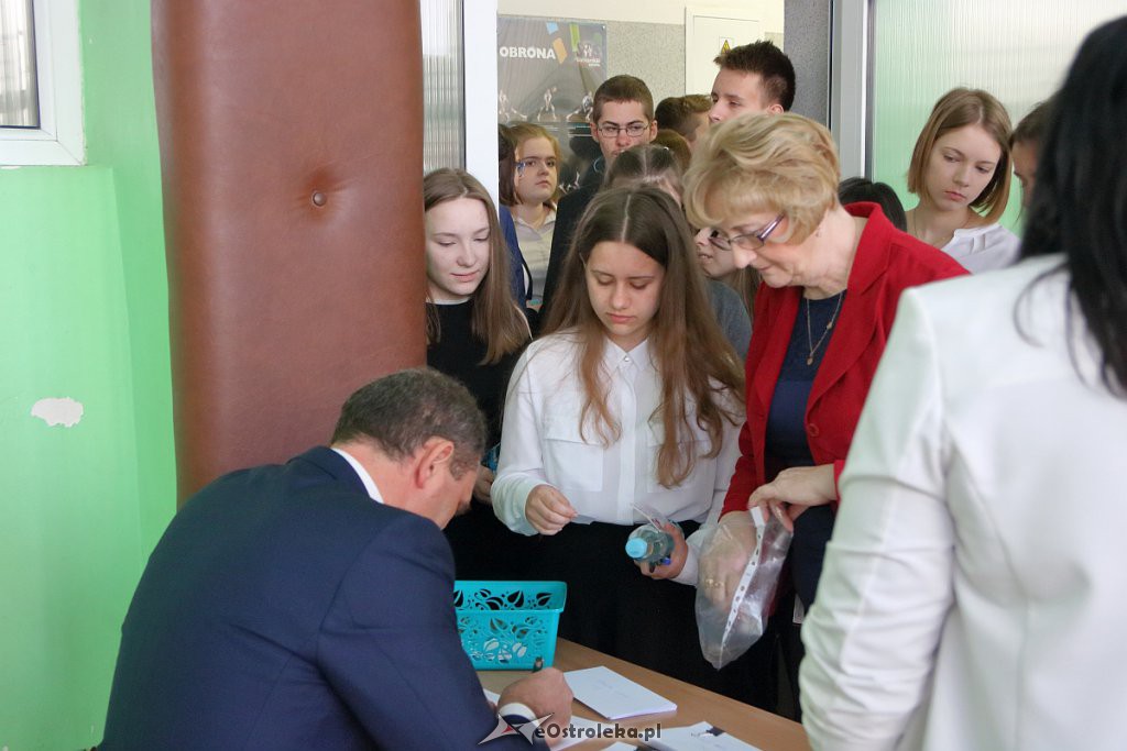 Egzamin ósmoklasisty w Ostrołęce [15.04.2019] - zdjęcie #20 - eOstroleka.pl