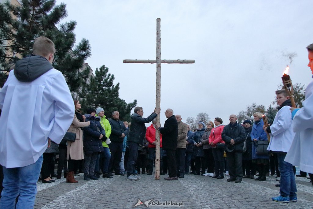 Droga Krzyżowa w ostrołęckiej farze [16.04.2019] - zdjęcie #3 - eOstroleka.pl