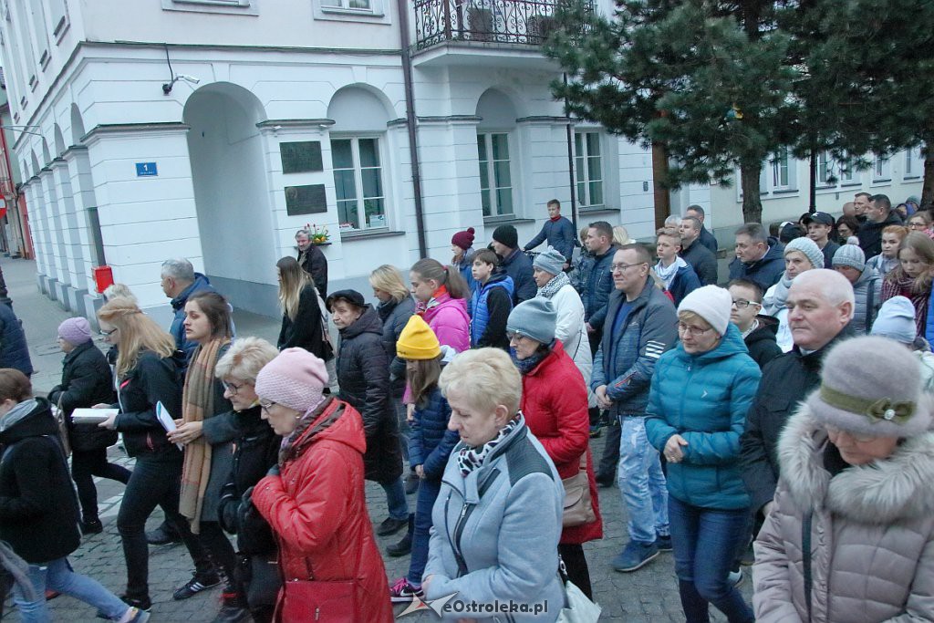 Droga Krzyżowa w ostrołęckiej farze [16.04.2019] - zdjęcie #4 - eOstroleka.pl