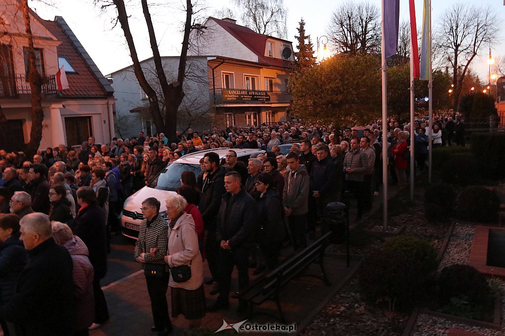 Droga Krzyżowa w parafii św. Antoniego [19.4.2019] - zdjęcie #10 - eOstroleka.pl