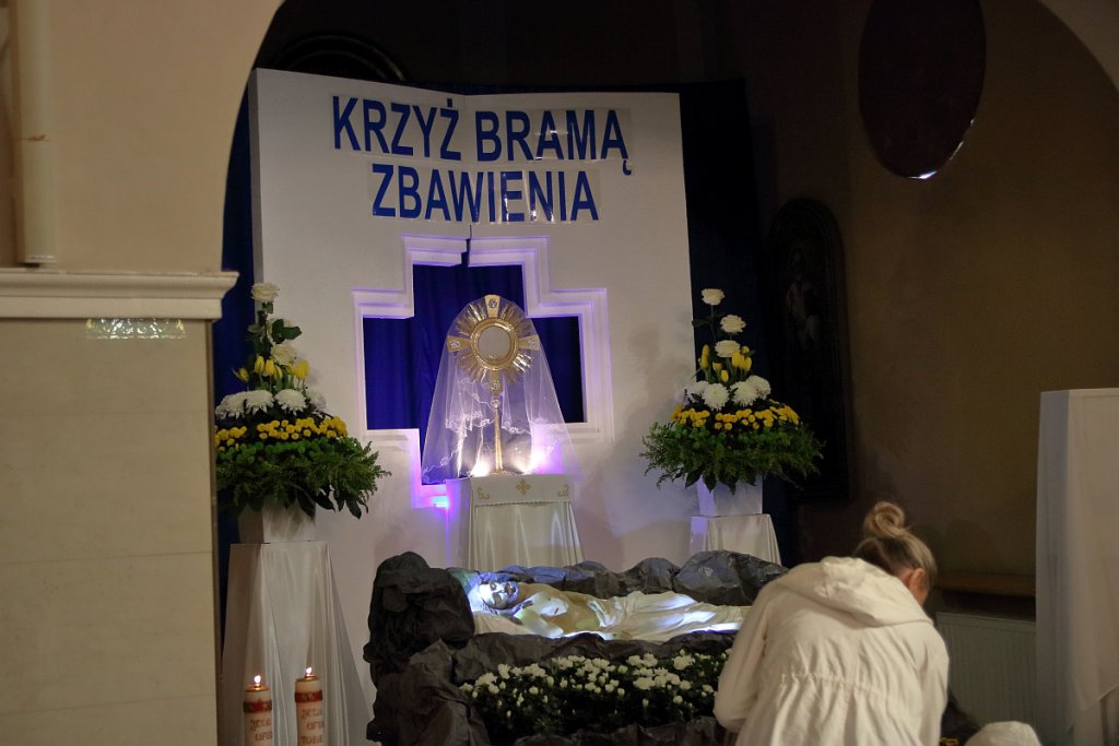 Groby Pańskie w ostrołęckich kościołach [20.04.2019] - zdjęcie #3 - eOstroleka.pl