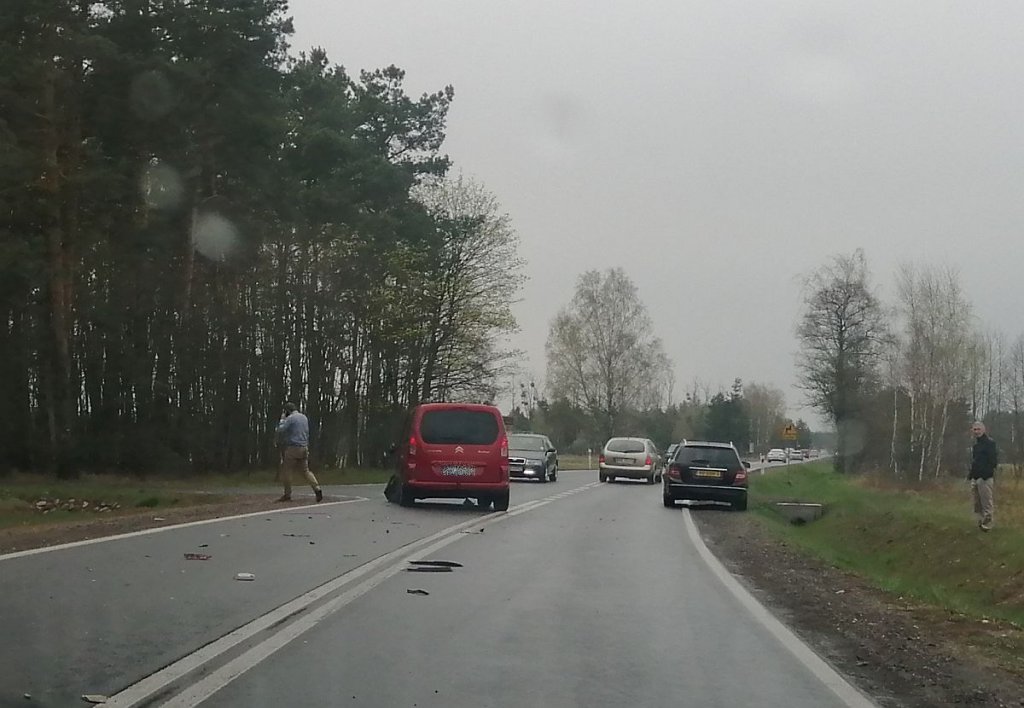 Wypadek na DK-53. Są utrudnienia w ruchu przy wjeździe do Ostrołęki [21.04.2019] - zdjęcie #5 - eOstroleka.pl