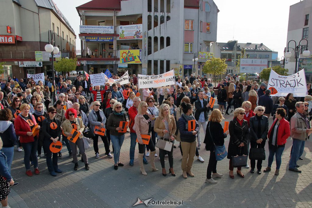 Wiec poparcia dla nauczycieli w Ostrołęce [24.04.2019] - zdjęcie #9 - eOstroleka.pl