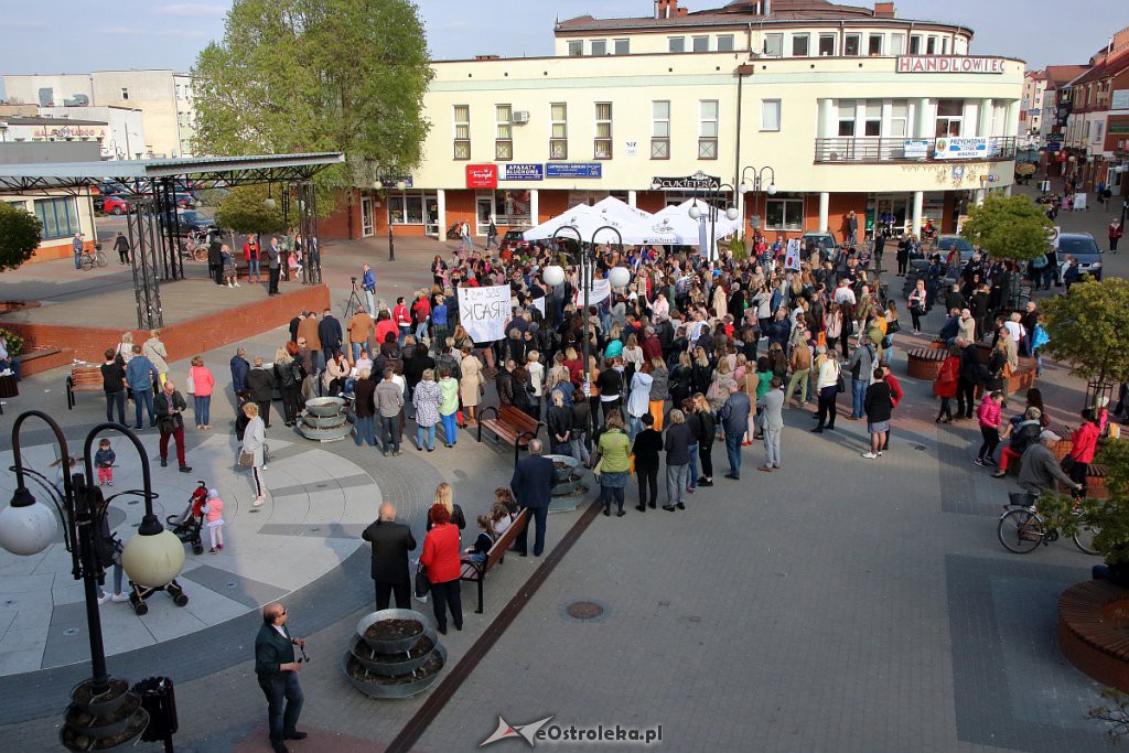 Wiec poparcia dla nauczycieli w Ostrołęce [24.04.2019] - zdjęcie #18 - eOstroleka.pl