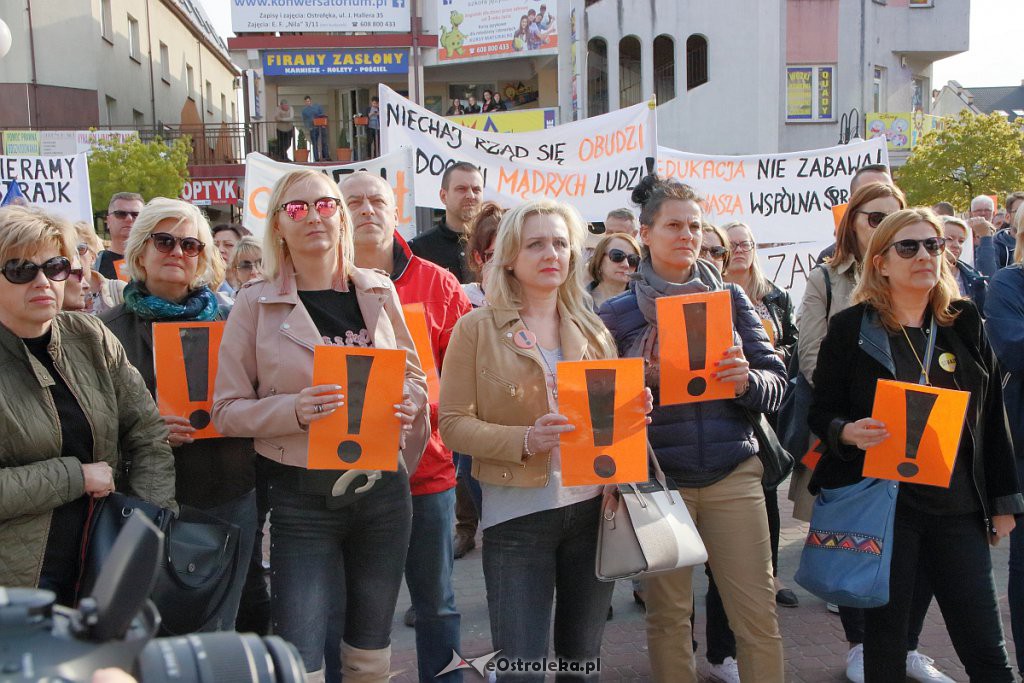 Wiec poparcia dla nauczycieli w Ostrołęce [24.04.2019] - zdjęcie #5 - eOstroleka.pl