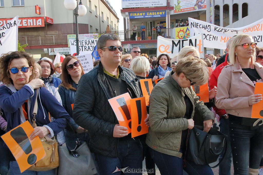 Wiec poparcia dla nauczycieli w Ostrołęce [24.04.2019] - zdjęcie #4 - eOstroleka.pl