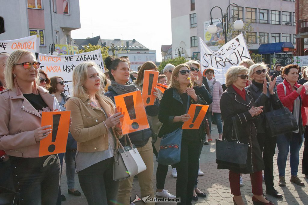 Wiec poparcia dla nauczycieli w Ostrołęce [24.04.2019] - zdjęcie #3 - eOstroleka.pl