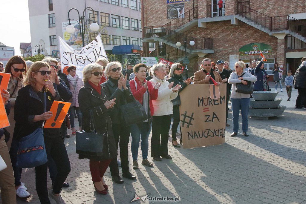 Wiec poparcia dla nauczycieli w Ostrołęce [24.04.2019] - zdjęcie #2 - eOstroleka.pl