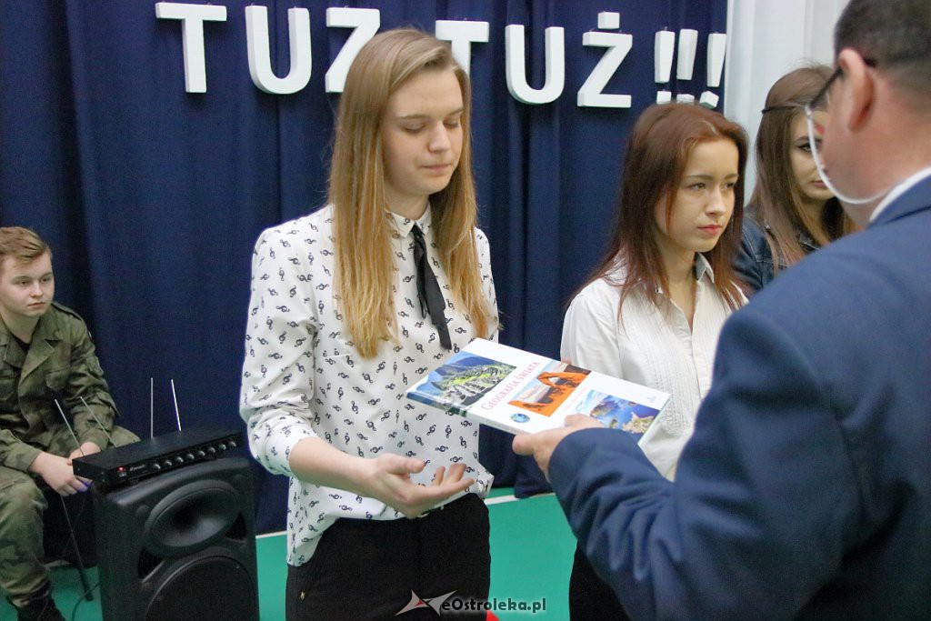 Rozdanie świadectw maturalnych w II SLO [26.04.2019] - zdjęcie #10 - eOstroleka.pl