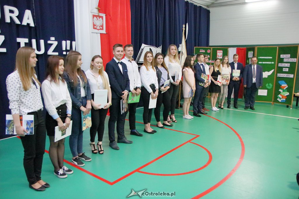 Rozdanie świadectw maturalnych w II SLO [26.04.2019] - zdjęcie #4 - eOstroleka.pl