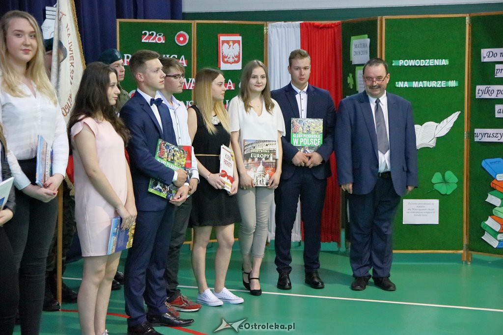 Rozdanie świadectw maturalnych w II SLO [26.04.2019] - zdjęcie #3 - eOstroleka.pl