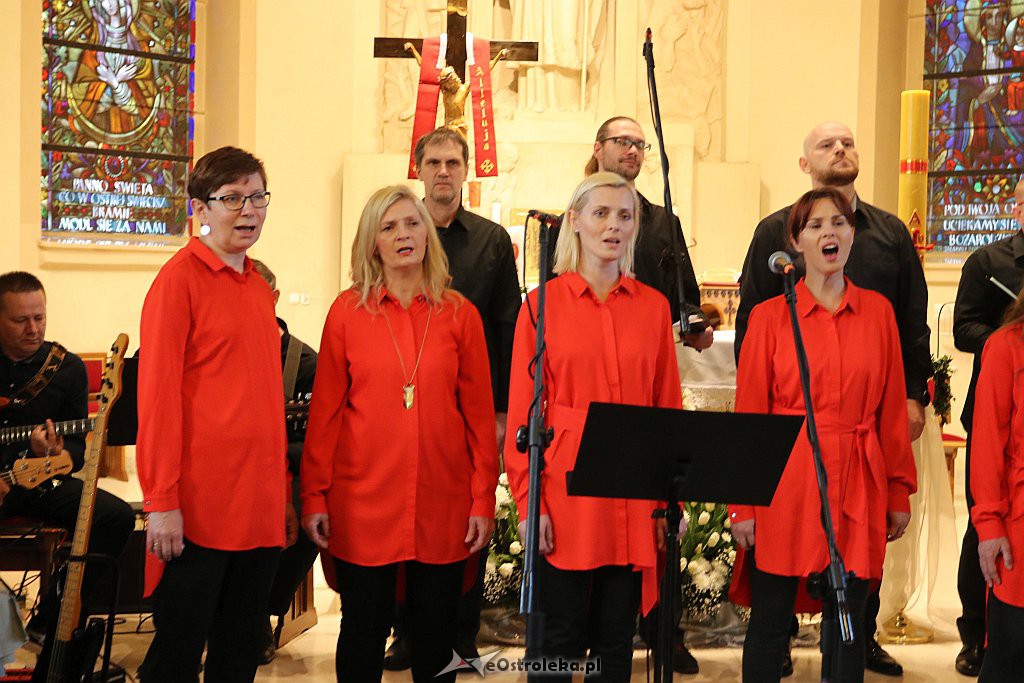 Koncert gospel w parafii pw. św. Wojciecha [25.4.2019] - zdjęcie #1 - eOstroleka.pl