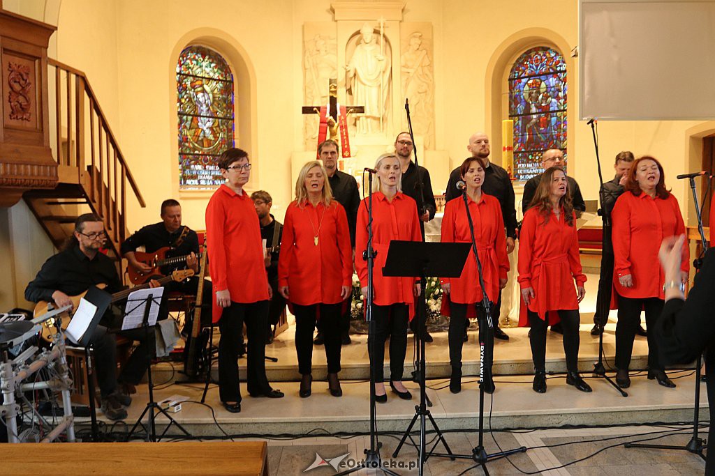 Koncert gospel w parafii pw. św. Wojciecha [25.4.2019] - zdjęcie #3 - eOstroleka.pl