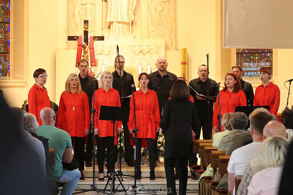 Koncert gospel w parafii pw. św. Wojciecha [25.4.2019] - zdjęcie #10 - eOstroleka.pl
