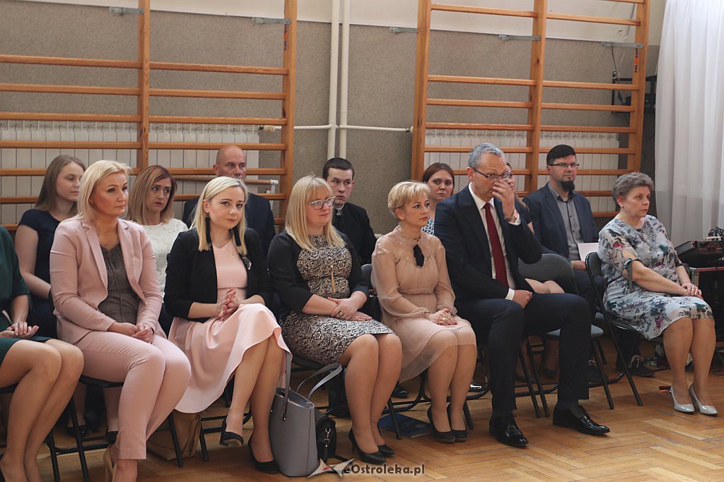 Zakończenie roku szkolnego klas maturalnych w ZSZ 4 [29.4.2019] - zdjęcie #4 - eOstroleka.pl