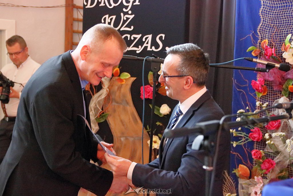 Rozdanie świadectw maturalnych w II LO [29.04.2019] - zdjęcie #23 - eOstroleka.pl