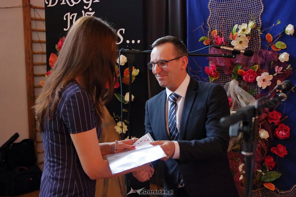 Rozdanie świadectw maturalnych w II LO [29.04.2019] - zdjęcie #22 - eOstroleka.pl
