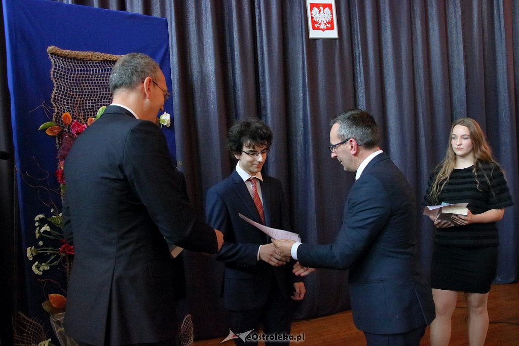 Rozdanie świadectw maturalnych w II LO [29.04.2019] - zdjęcie #18 - eOstroleka.pl