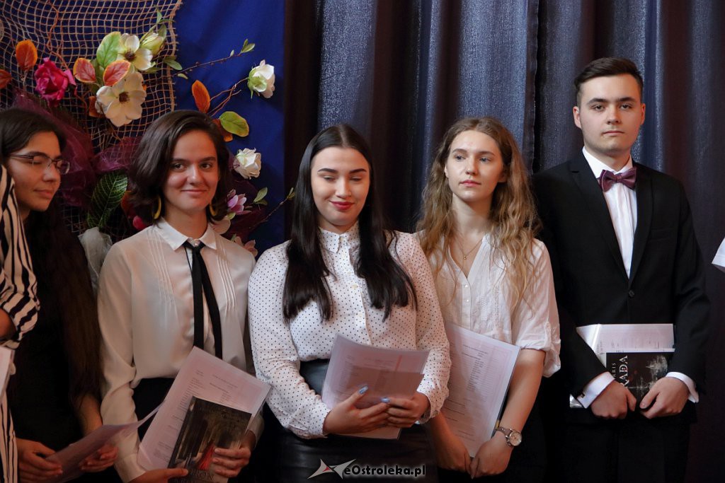 Rozdanie świadectw maturalnych w II LO [29.04.2019] - zdjęcie #2 - eOstroleka.pl