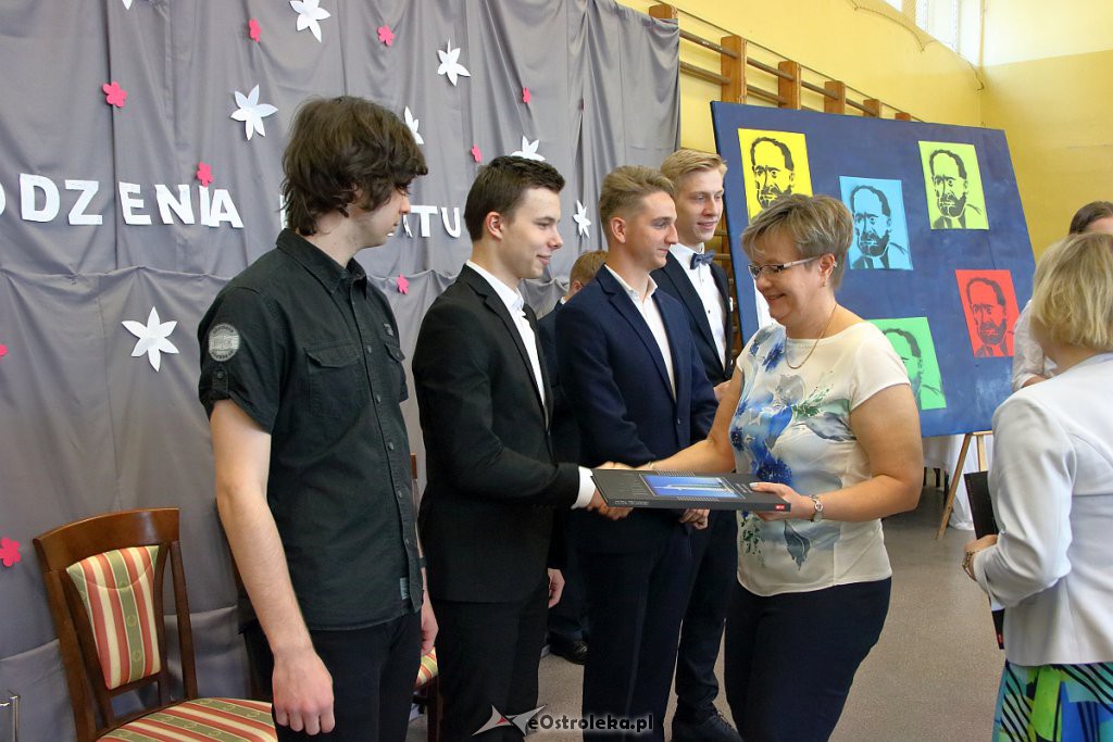 Absolwenci I LO z rocznika 2018/2019 pożegnali się ze szkołą [30.04.2019] - zdjęcie #3 - eOstroleka.pl