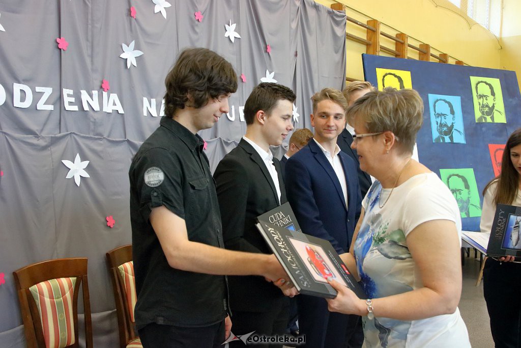 Absolwenci I LO z rocznika 2018/2019 pożegnali się ze szkołą [30.04.2019] - zdjęcie #2 - eOstroleka.pl