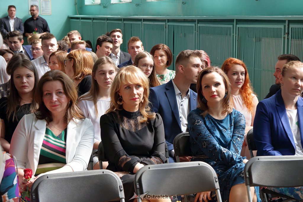 Zakończenie roku szkolnego klas maturalnych w ZSZ nr 2 [30.04.2019] - zdjęcie #2 - eOstroleka.pl