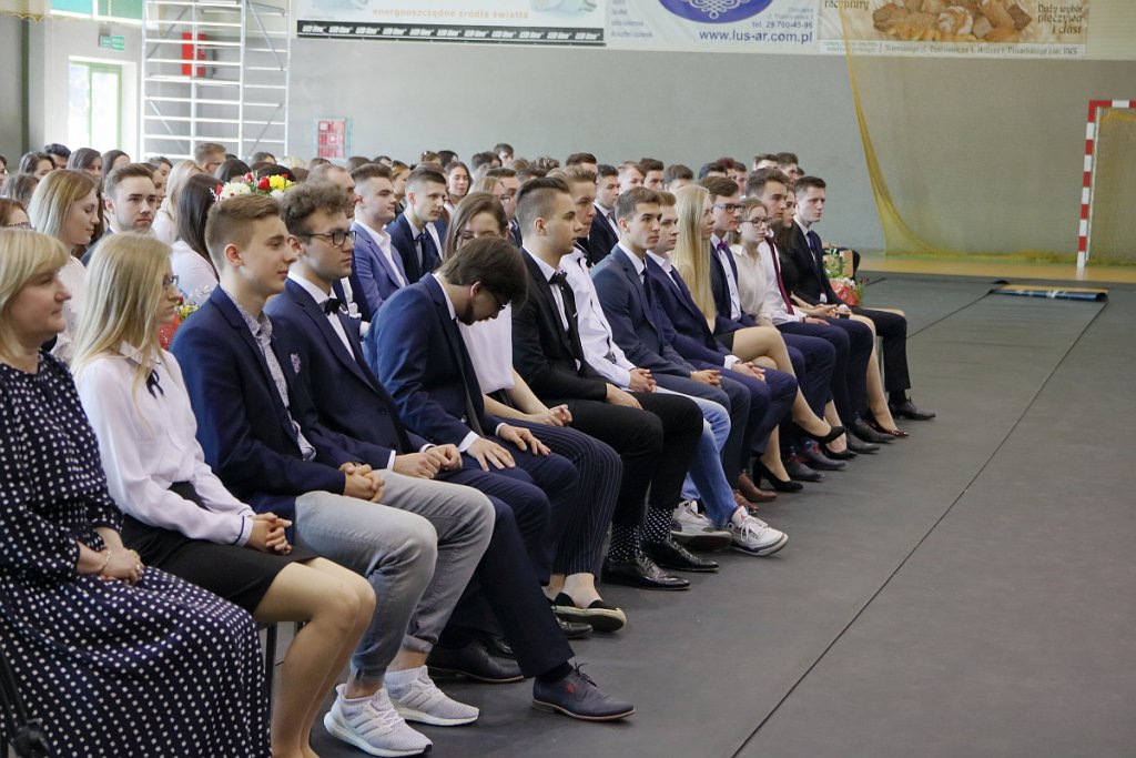 Zakończenie roku szkolnego maturzystów z III LO [30.04.2019] - zdjęcie #5 - eOstroleka.pl