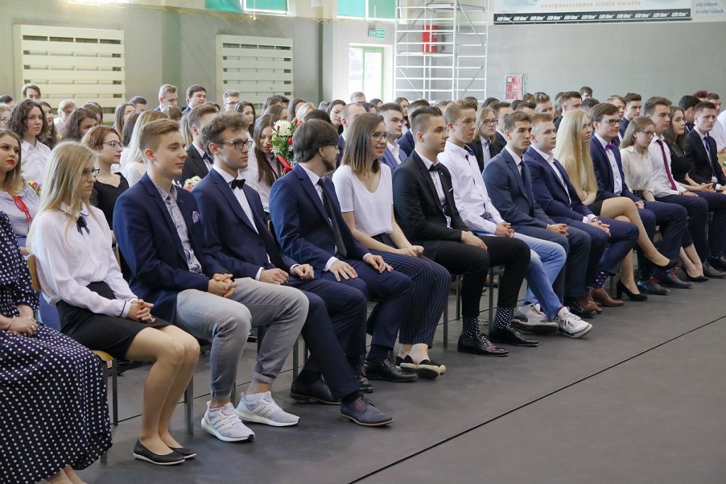 Zakończenie roku szkolnego maturzystów z III LO [30.04.2019] - zdjęcie #6 - eOstroleka.pl