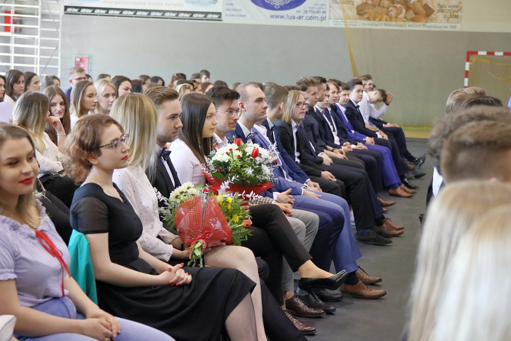Zakończenie roku szkolnego maturzystów z III LO [30.04.2019] - zdjęcie #8 - eOstroleka.pl