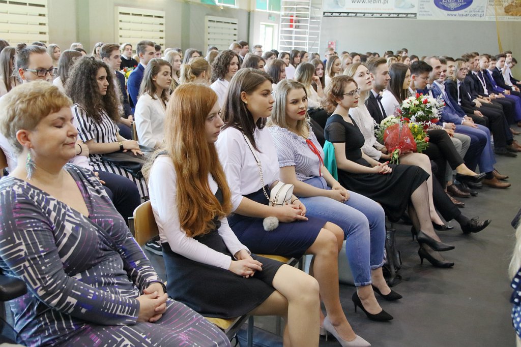 Zakończenie roku szkolnego maturzystów z III LO [30.04.2019] - zdjęcie #9 - eOstroleka.pl